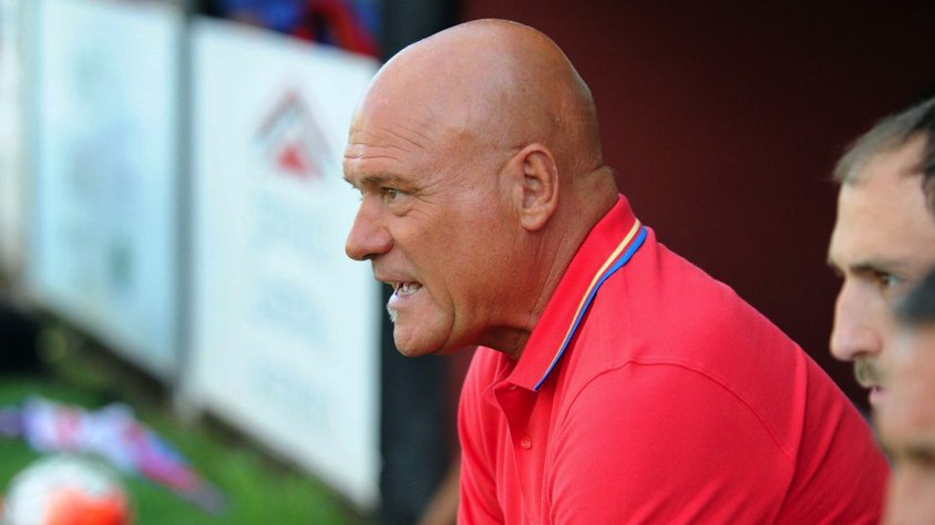 La Montañesa perd 7-0 i canvia d'entrenador. Arriba Calderé 