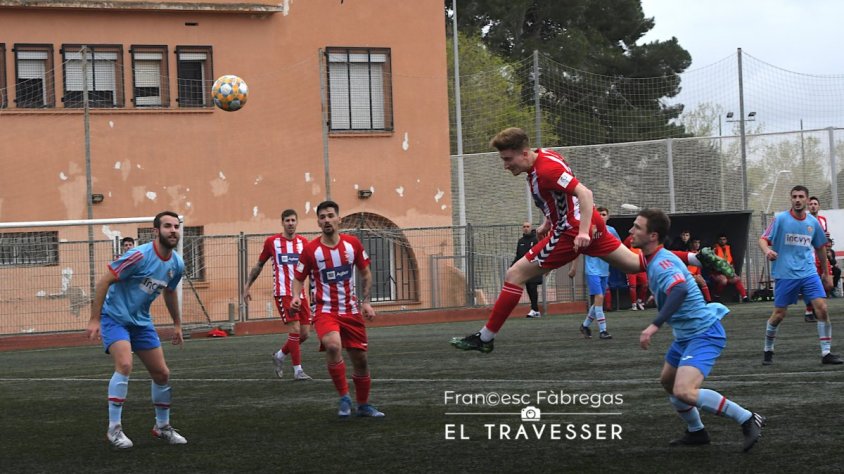 Joan Domingo en l'acció d'un dels gols que va marcar amb la UE Valls