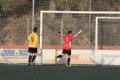 L'Escola Valls Futbol guanya tot i quedar-se amb 10 homes