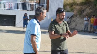 Els entrenadors Jaume Bonet i Saül Garcia, abans de començar el partit