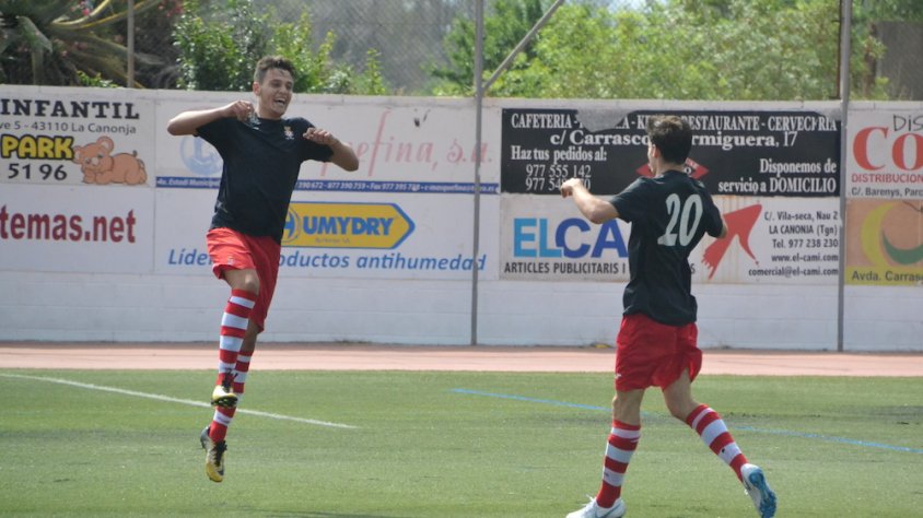 Joel Marigot, celebrant un dels tretze gols d'aquesta temporada