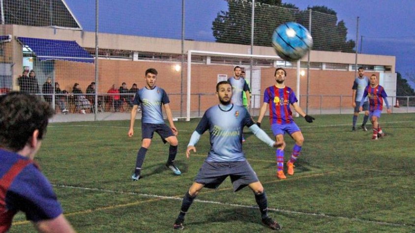 Ike Romera, controlant una pilota al segon temps