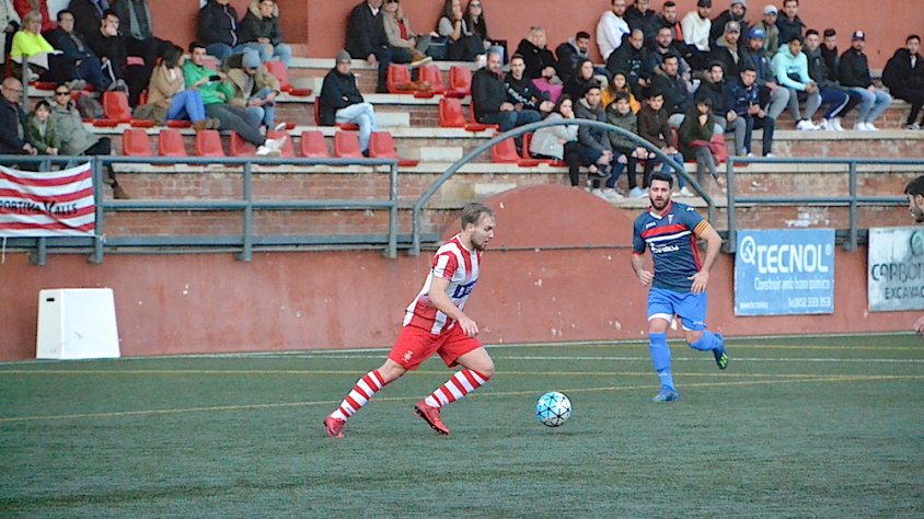 Arnau Cucurull "Kuku" en el partit davant del CD Tortosa