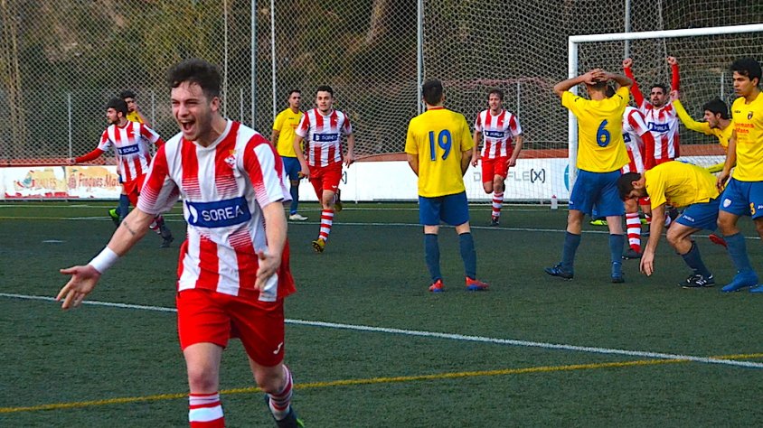 Cesc Martínez, celebrant el gol de la victòria vallenca