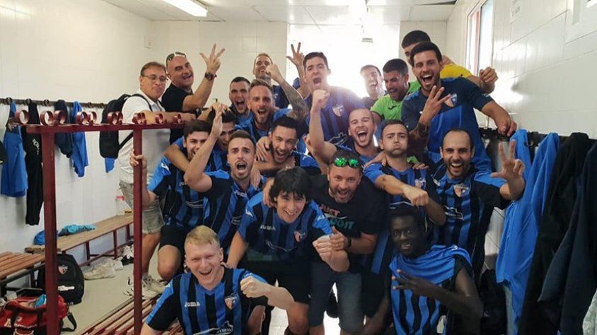 El Vallmoll celebra la seva primera victòria