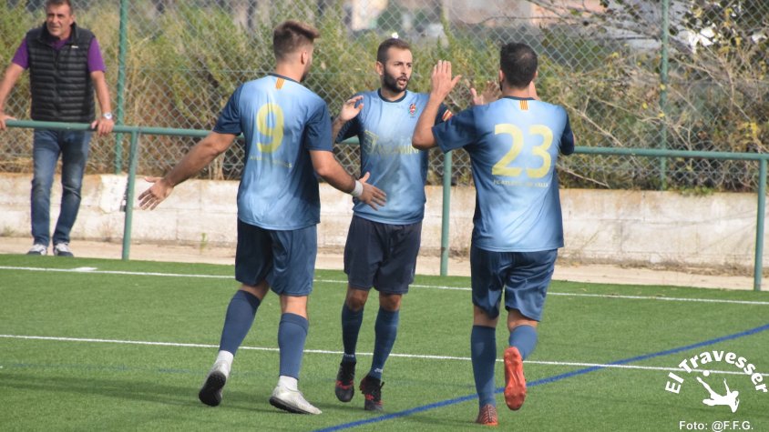 Ike, autor de dos dels tres gols de l'equip