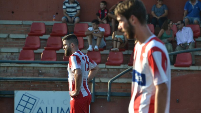 Omar Oliveras, torna a vestir la samarreta blanc-i-vermella