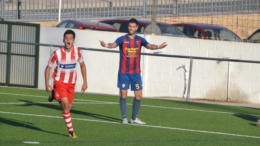 Vídeo-resum. La UE Valls suma els 3 punts amb 10 jugadors