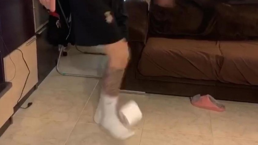Alejo, porter de la UE Valls, un dels jugadors del #futbolcat que s'ha unit a aquesta moda de 10 #toqueschallenge