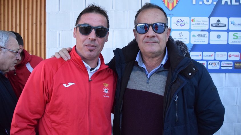 Francesc Martí, en una imatge al camp de l'Alcarràs acompanyat de Joan Pallarès