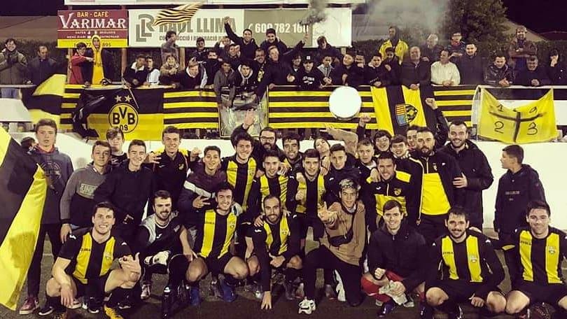 L'equip amb el Còrner groc-i-negre en un desplaçament a Torredembarra