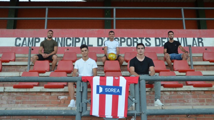 Els cinc nous jugadors de la UE Valls en la presentació celebrada aquest divendres al vespre al Vilar de Valls