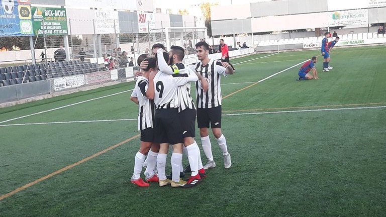 L'Amposta suma la primera victòria