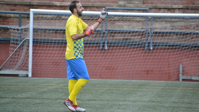 Figo en el partit davant del Reddis