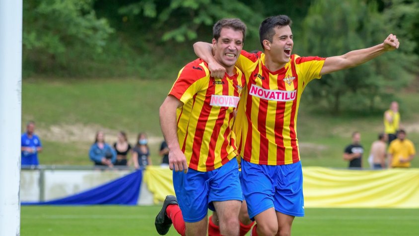 Celebració d'un dels dos gols de la UE Tona