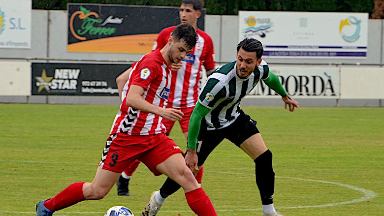 Albert Plana, davant del Peralada, en un partit de la passada temporada