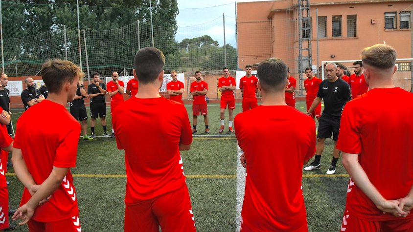 Cazorla, durant la xarla abans de començar la primera sessió d'entrenament