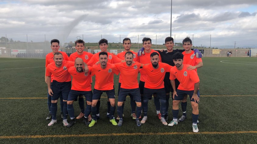 Fotografia dels jugadors de l'Atlètic que han jugat l'amistós a Les Cabanyes