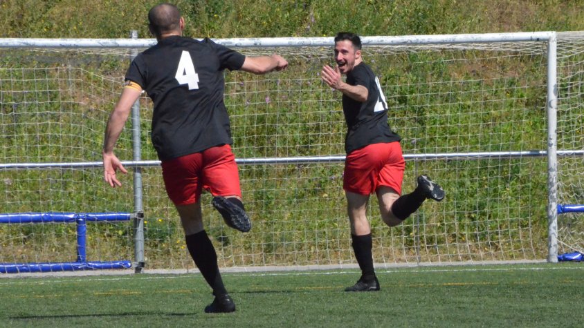 Riki de Antonio, celebrant el 0-2 al camp del Santboià
