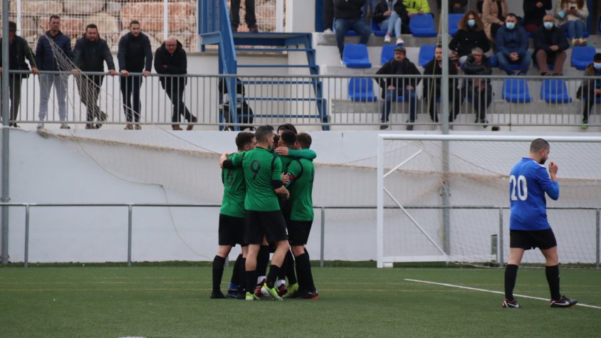 El Camp Clar celebrant un gol al camp del Vallmoll