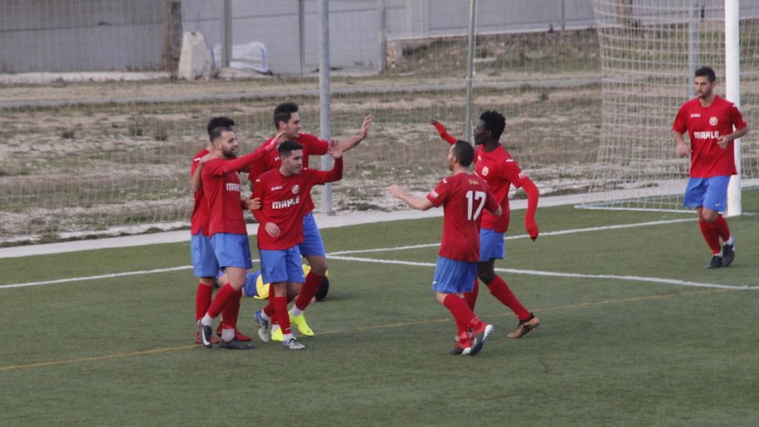 Celebració del gol del Montblanc davant l'Alcover