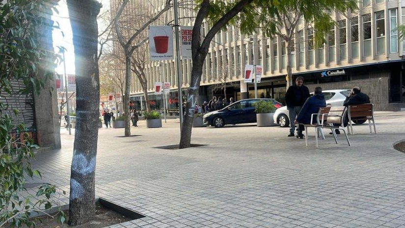 Els Mossos d'Esquadra entren a la seu de la Federació Catalana de Futbol
