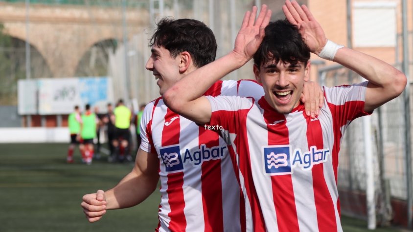 Celebració d'un dels gols de la UE Valls aquesta jornada