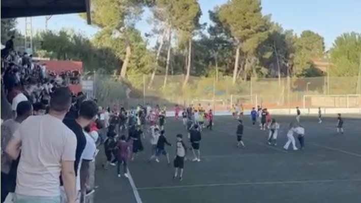 Ja es coneix la sanció: El final del partit entre @UEValls B i Bellvei, amb l'ascens en joc, a porta tancada