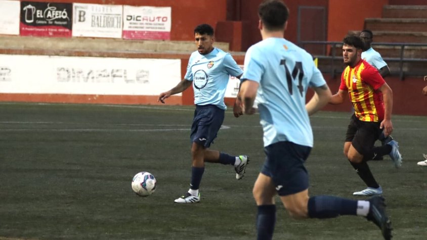 L’Atlètic de Valls empata al Vendrell però manté el lideratge abans del derbi