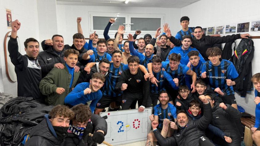 El CE Vallmoll s’imposa en el derbi davant la UE Valls B i s’acosta al play-off (2-0)
